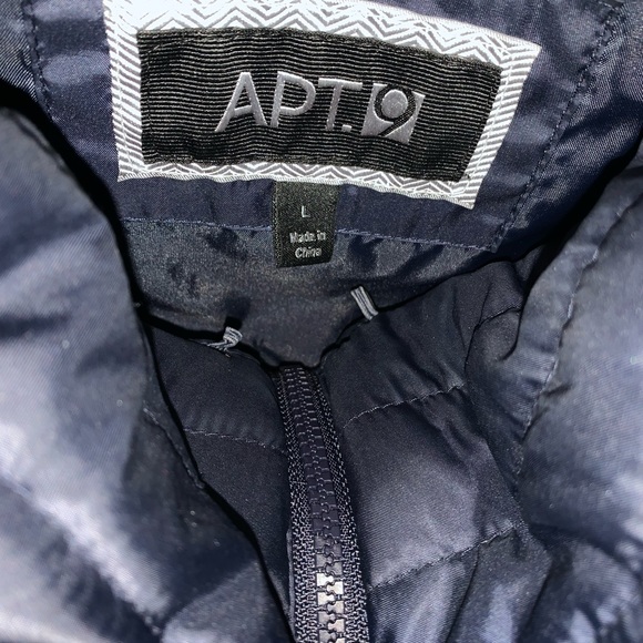 Navy blue coat with quilted pattern,removable faux collar - Picture 4 of 4